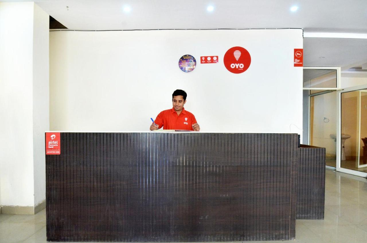 Oyo Platinum Inn Nayagaon Bagian luar foto