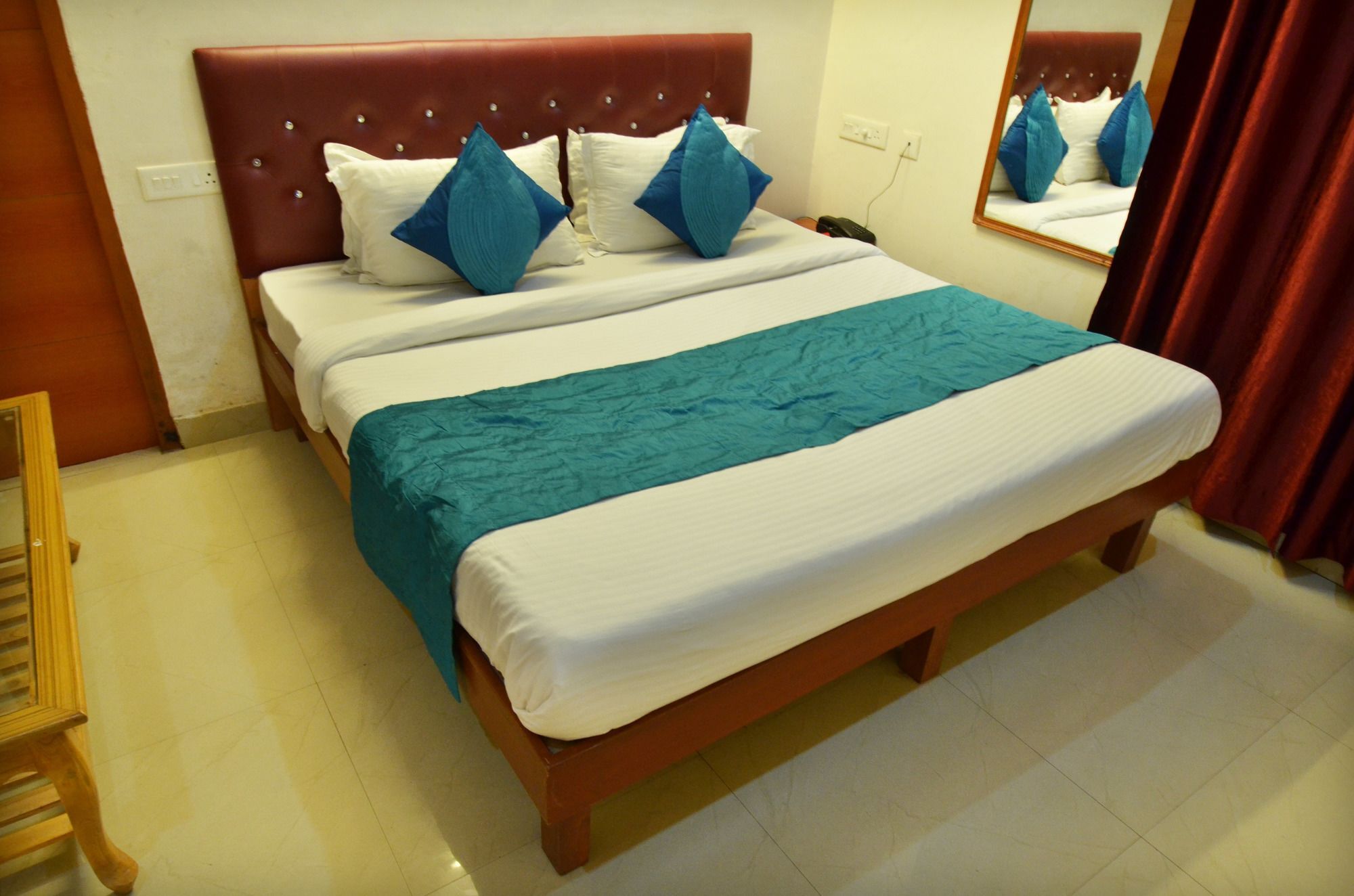 Oyo Platinum Inn Nayagaon Bagian luar foto